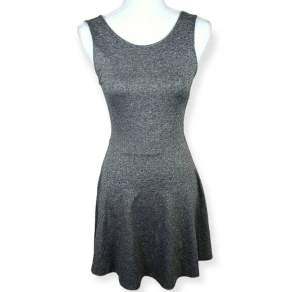 H&M GRAY SKATER DRESS SZ.6 EUC.  GORGEOUS DRESS IN EXCELLENT USED CONDITION. - Picture 1 of 6